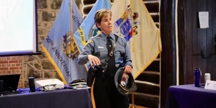 ROMPIENDO EL TECHO DE CRISTAL: JEANNE HENGEMUHLE TOMA EL MANDO DE LA POLICÍA DE NUEVA JERSEY EN UN VUELCO HISTÓRICO 1 ROMPIENDO EL TECHO DE CRISTAL: JEANNE HENGEMUHLE TOMA EL MANDO DE LA POLICÍA DE NUEVA JERSEY EN UN VUELCO HISTÓRICO