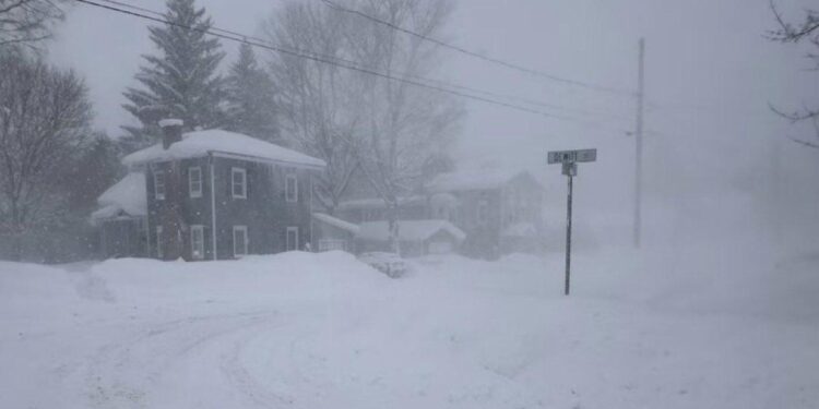 NUEVA YORK EN EMERGENCIA TRAS HISTÓRICA OLA DE FRÍO ÁRTICO QUE DEJA 18 VÍCTIMAS MORTALES