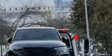 RÁPIDO Y …; CAPTAN BMW CIRCULANDO A EXCESO DE VELOCIDAD EN SAN PEDRO Y TERMINA ESTAMPADO EN BARDA.