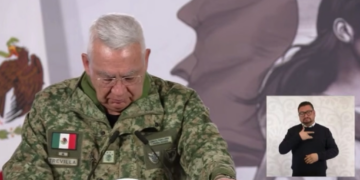 SE QUIEBRA GENERAL POR MILITARES CAÍDOS; SECRETARIO DE LA DEFENSA NACIONAL RECONOCE A LOS 25 ELEMENTOS QUE PERDIERON LA VIDA EN OPERATIVO PARA CAPTURA DE ‘EL MENCHO’ 1 SE QUIEBRA GENERAL POR MILITARES CAÍDOS; SECRETARIO DE LA DEFENSA NACIONAL RECONOCE A LOS 25 ELEMENTOS QUE PERDIERON LA VIDA EN OPERATIVO PARA CAPTURA DE ‘EL MENCHO’