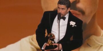 ‘FUERA ICE’.- BAD BUNNY; PROTESTA PUERTORRIQUEÑO TRAS GANAR EL GRAMMY.