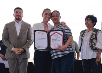 ENTREGA SHEINBAUM 53 CASAS EN JUÁREZ: BAJAN REQUISITOS DE INFONAVIT DE 23 A 3
