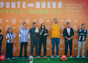 INAUGURA SAMUEL CANCHA SINTÉTICA 421, EN MONTERREY; VA POR 500 EN TODO NL