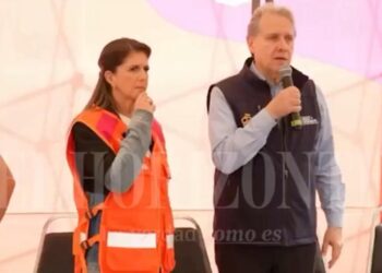 IRRUMPE HOMBRE CON ARMA BLANCA EN EVENTO DE GOBIERNO; AMAGA CON ATACAR Y DAÑA UN VEHÍCULO DURANTE ACTIVIDAD DE LA SECRETARÍA DE IGUALDAD