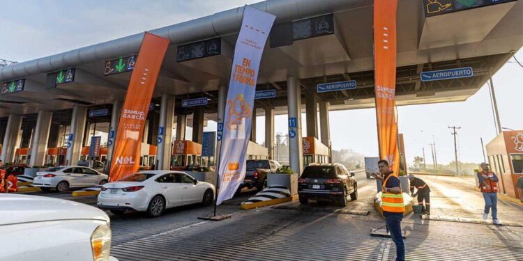 SUSPENDEN COBRO EN AUTOPISTA AL AEROPUERTO