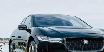 JAGUAR LAND ROVER RETIRA DEL MERCADO MÁS DE 2,000 VEHÍCULOS ELÉCTRICOS POR RIESGO DE INCENDIO