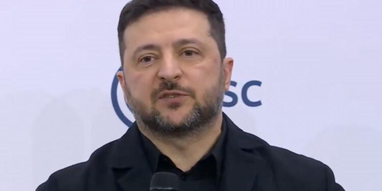 ZELENSKI CALIFICA A PUTIN COMO UN “ESCLAVO DE LA GUERRA” Y URGE A REFORZAR EL APOYO INTERNACIONAL 1 ZELENSKI CALIFICA A PUTIN COMO UN “ESCLAVO DE LA GUERRA” Y URGE A REFORZAR EL APOYO INTERNACIONAL