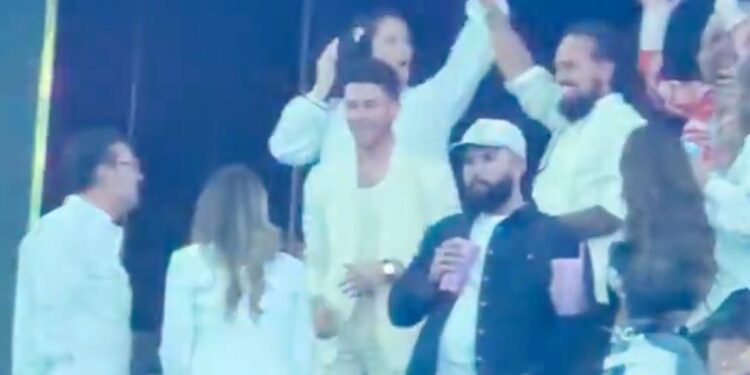 CARÍN LEÓN Y NICK JONAS DISFRUTAN JUNTOS DEL CONCIERTO DE BACKSTREET BOYS EN LAS VEGAS