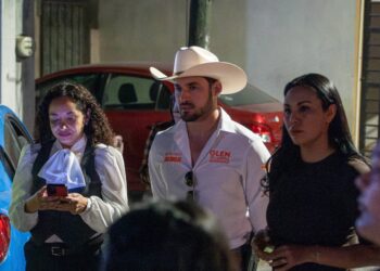 ATIENDE GLEN QUEJAS DE VECINOS POR DEFICIENCIAS EN SERVICIOS PÚBLICOS E INFRAESTRUCTURA EN SAN NICOLÁS; SE REÚNE CON HABITANTES DE LA COLONIA LOS NARANJOS