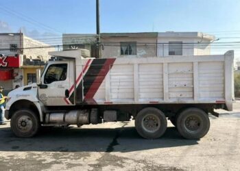 RETIRAN VEHÍCULOS A SANTA CATARINA POR DEUDA DE 30 MILLONES DEL GOBIERNO DE JESÚS NAVA.