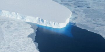 NASA CAPTA “LATIDO ROJO” DE UN GLACIAR EN NORUEGA DESDE EL ESPACIO: ¿QUÉ SIGNIFICA ESTE FENÓMENO?