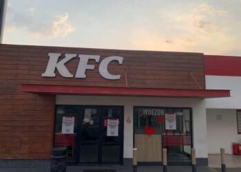 HOMBRE APUÑALA A EMPLEADO DE KFC EN BROOKLYN Y SE ENTREGA A LAS AUTORIDADES