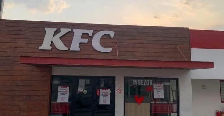 HOMBRE APUÑALA A EMPLEADO DE KFC EN BROOKLYN Y SE ENTREGA A LAS AUTORIDADES