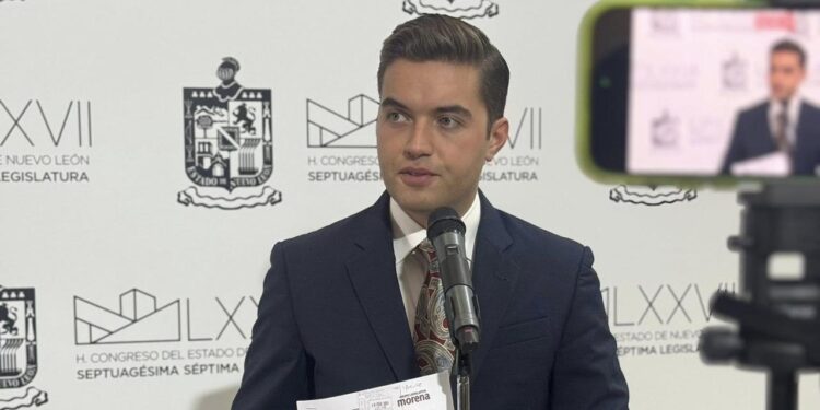 PIDE MORENA A FGR INVESTIGAR CONTRATO INCUMPLIDO DE ADRIÁN POR 7 MIL 300 MILLONES; ADVIERTE JESÚS ELIZONDO QUE FISCALÍA ESTATAL ACTUARÍA ‘A MODO’.