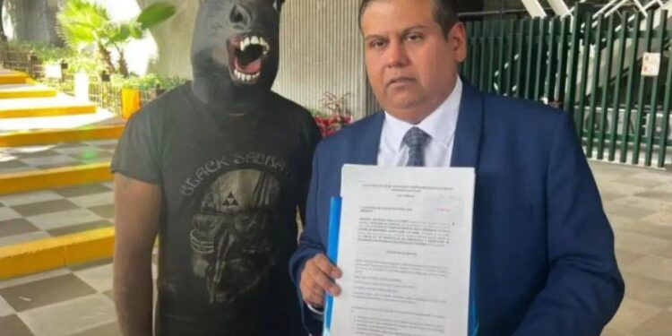 JOVEN QUE SE IDENTIFICA COMO CABALLO PROMUEVE 'LEY THERIAN EN NL; BUSCA EVITAR 'BULLYING' 1 JOVEN QUE SE IDENTIFICA COMO CABALLO PROMUEVE ‘LEY THERIAN EN NL; BUSCA EVITAR ‘BULLYING’