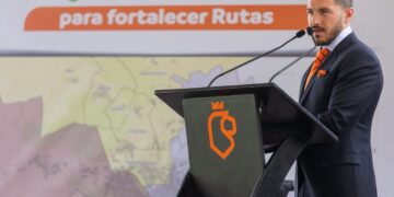 BUSCA SAMUEL QUE 40% DE LA POBLACIÓN USE TRANSPORTE PÚBLICO; ENTREGA 21 NUEVOS CAMIONES VERDES