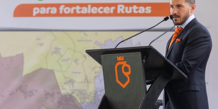 BUSCA SAMUEL QUE 40% DE LA POBLACIÓN USE TRANSPORTE PÚBLICO; ENTREGA 21 NUEVOS CAMIONES VERDES