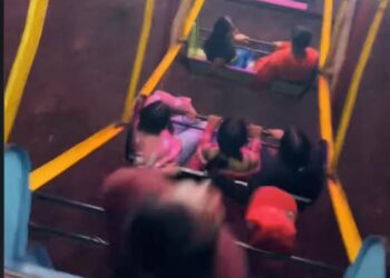 HOMBRE DA VUELTAS SIN PARAR EN ATRACCIÓN MECÁNICA Y SUCESO SE VUELVE VIRAL EN REDES