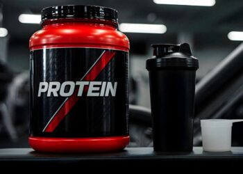 DETECTAN ALTOS NIVELES DE PLOMO Y OTROS METALES EN BATIDOS Y POLVOS DE PROTEÍNA, ALERTAN EXPERTOS