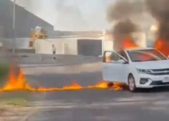 ARDE EL PAÍS TRAS CAÍDA DE ‘EL MENCHO’; CAPTAN BLOQUEOS Y DESTRUCCIÓN DE CARRETERAS, QUEMA DE AUTOS Y PÁNICO EN AEROPUERTO