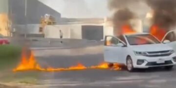 ARDE EL PAÍS TRAS CAÍDA DE ‘EL MENCHO’; CAPTAN BLOQUEOS Y DESTRUCCIÓN DE CARRETERAS, QUEMA DE AUTOS Y PÁNICO EN AEROPUERTO