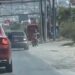 RÁPIDOS Y FURIOSOS SANTA CATARINA; PERSIGUE CONDUCTOR A MOTOCICLISTA