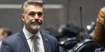 GOLPE POLÍTICO EN MORENA: SUSPENDEN MILITANCIA A SERGIO MAYER TRAS SU REGRESO A LOS REALITIES 2 GOLPE POLÍTICO EN MORENA: SUSPENDEN MILITANCIA A SERGIO MAYER TRAS SU REGRESO A LOS REALITIES