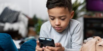 PROHIBICIÓN DE CELULARES EN ESCUELAS