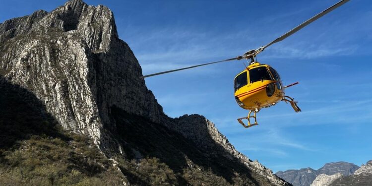 RESCATE DE PELÍCULA; IMPLEMENTA PROTECCIÓN CIVIL NUEVO LEÓN AUXILIO AÉREO PARA SENDERISTA LESIONADA EN LA HUASTECA