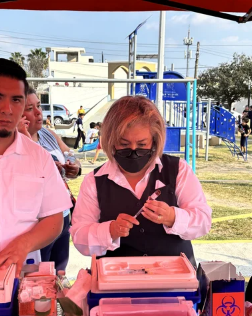 LLEVA GLEN BRIGADA DE VACUNACIÓN Y SALUD A RESIDENCIAL SANTO DOMINGO; OFRECE DIPUTADO SERVICIOS MÉDICOS A MÁS DE MIL PERSONAS EN SAN NICOLÁS 4 Veritas 2242.1