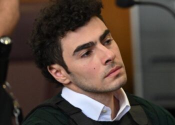 JUICIO CONTRA LUIGI MANGIONE POR EL ASESINATO DEL CEO DE UNITEDHEALTHCARE SERÁ EN JUNIO DE 2026