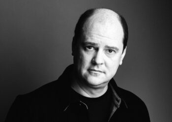 MIKE FLANAGAN REINVENTARÁ CARRIE PARA PRIME VIDEO CON UN ENFOQUE EN EL ACOSO DIGITAL