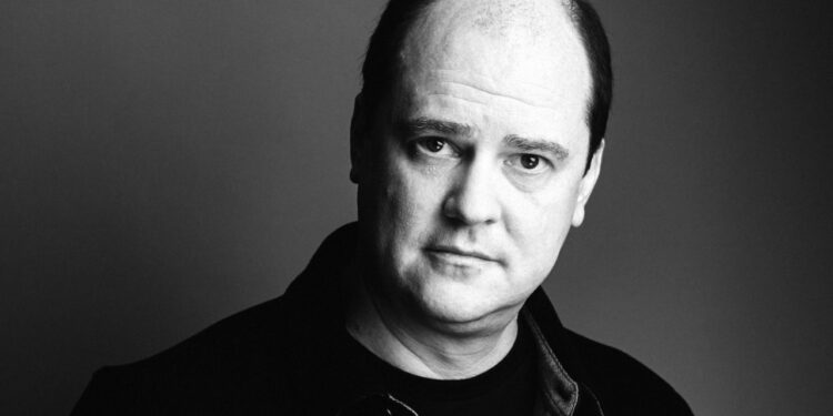 MIKE FLANAGAN REINVENTARÁ CARRIE PARA PRIME VIDEO CON UN ENFOQUE EN EL ACOSO DIGITAL