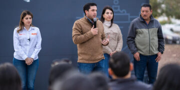 LLEVA RAÚL CANTÚ ÁRBOLES A LOS HOGARES CON PROGRAMA DE ADOPCIÓN AMBIENTAL