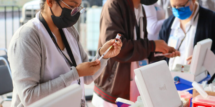 APLICA ESTADO MÁS DE 30 MIL DOSIS DE VACUNAS DURANTE EL FIN DE SEMANA; APROVECHA CIUDADANÍA MACROBRIGADA EN LA EXPLANADA