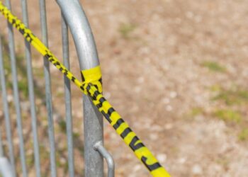 TIROTEO EN ESCUELA DE TEXAS DEJA DOS MUERTOS: TRAGEDIA ESCOLAR REACTIVA EL DEBATE SOBRE SEGURIDAD EN EE. UU.