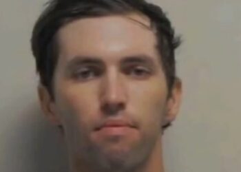 CASO CHARLIE KIRK: DEFENSA SOLICITA APLAZAMIENTO DE SEIS MESES PARA REVISAR PRUEBAS CRÍTICAS