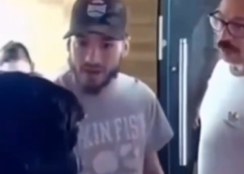 GOLPEA BRUTALMENTE A GUARDIA DE CASETA; INDIGNA AGRESIÓN DE PRACTICANTE DE KICK BOXING