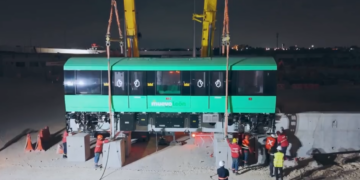 MONTAN PRIMER TREN PARA NUEVAS LÍNEAS DEL METRO EN NL; REVELA SAMUEL INSTALACIÓN DE CONVOY