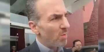 ¿TIENE KARINA BARRÓN EL RESPALDO DE ADRIÁN?; ‘HAY QUE SER PRUDENTES’, RESPONDE ALCALDE REGIO 2 ¿TIENE KARINA BARRÓN EL RESPALDO DE ADRIÁN?; ‘HAY QUE SER PRUDENTES’, RESPONDE ALCALDE REGIO