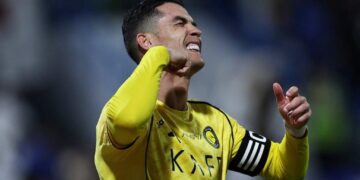 ALARMA EN RIAD: CRISTIANO RONALDO SUFRE UNA LESIÓN MUSCULAR QUE PONE EN PAUSA SU CAMINO A LOS 1,000 GOLES