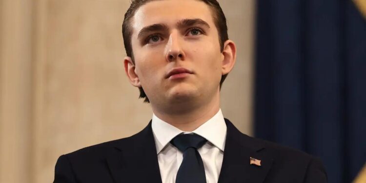 ¿DEMASIADO ALTO PARA EL COMBATE? EL DEBATE SOBRE LA POSIBLE ELEGIBILIDAD MILITAR DE BARRON TRUMP ANTE TENSIONES CON IRÁN