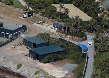 MOVILIZACIÓN POLICIAL EN LITTLE SAINT JAMES REAVIVA EL ESCRUTINIO SOBRE LA ANTIGUA ISLA DE EPSTEIN