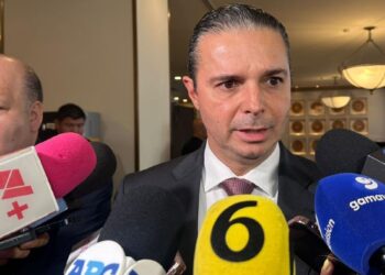 DESCARTA PEDRO ARCE FAVORECER A KARINA; ASEGURA EX ENCARGADO DE LA FISCALÍA QUE INVESTIGACIÓN CONTRA WALDO FUE APEGADA A DERECHO Y RECHAZA OPINAR SOBRE CONFESIÓN DE EX EMPLEADA DE BARRÓN