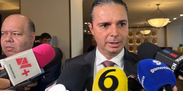 DESCARTA PEDRO ARCE FAVORECER A KARINA; ASEGURA EX ENCARGADO DE LA FISCALÍA QUE INVESTIGACIÓN CONTRA WALDO FUE APEGADA A DERECHO Y RECHAZA OPINAR SOBRE CONFESIÓN DE EX EMPLEADA DE BARRÓN