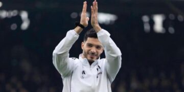 EL LOBO SE QUEDA EN EUROPA: RAÚL JIMÉNEZ RECHAZA REGRESO INMEDIATO A LA LIGA MX PARA SEGUIR EN EL ELITE