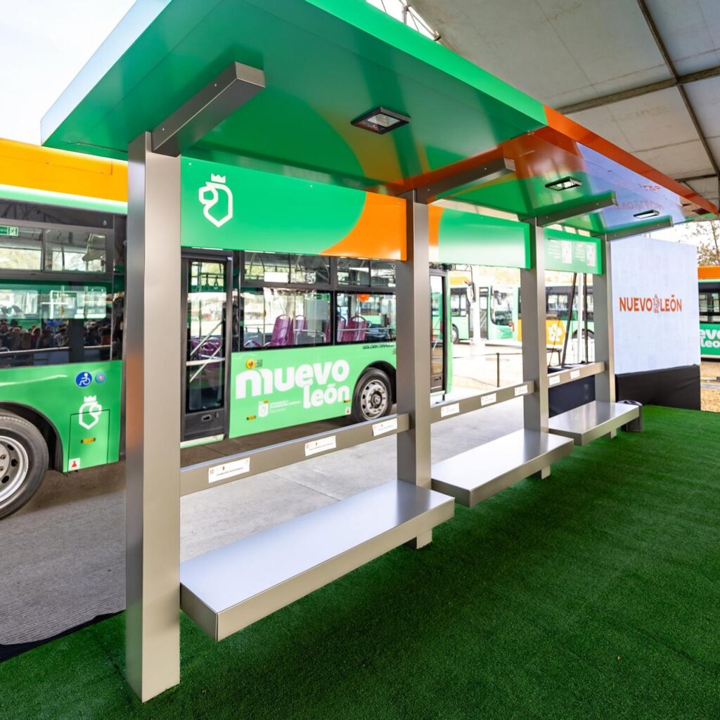 ENTREGAN SAMUEL Y MARIANA PARABUSES Y NUEVOS CAMIONES 2 IMAGE 2026 03 10 153755