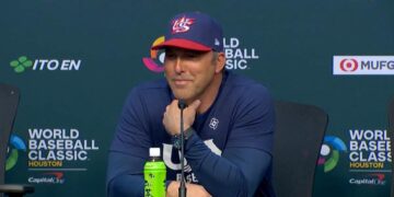 ERROR DE CÁLCULO: MARK DEROSA ADMITE EXCESO DE CONFIANZA TRAS LA DERROTA DE ESTADOS UNIDOS ANTE ITALIA