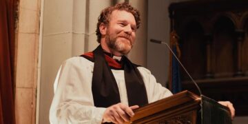 SACERDOTE DE PITTSBURGH ARRESTADO POR ROBO DE TARJETAS DE BÉISBOL EN WALMART