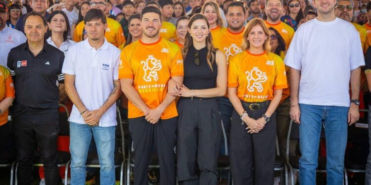 LLEVARÁN FUT A BARRIOS; PRESENTAN SAMUEL Y MARIANA 'PONTE NUEVO MUNDIALEÓN' 1 LLEVARÁN FUT A BARRIOS; PRESENTAN SAMUEL Y MARIANA ‘PONTE NUEVO MUNDIALEÓN’